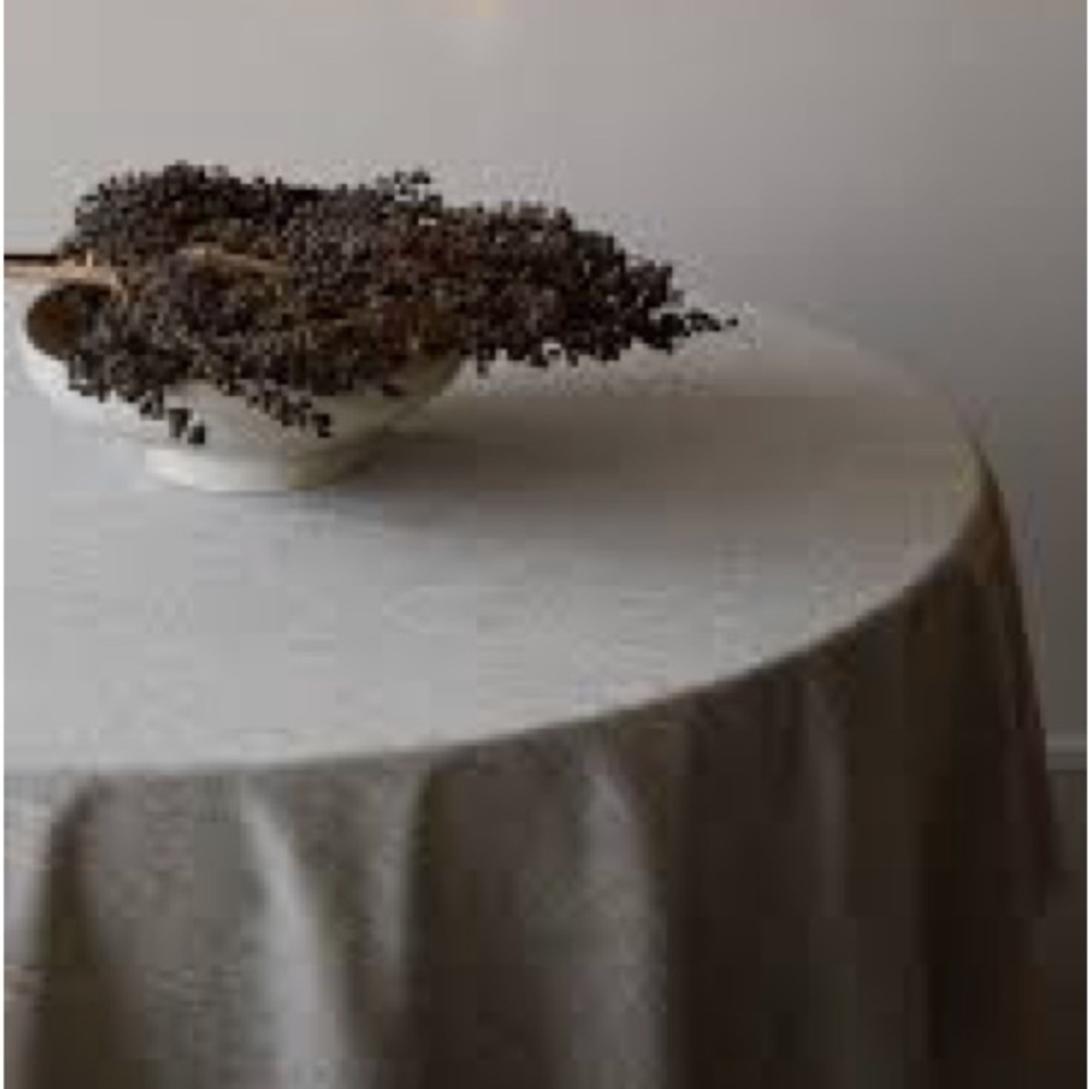H&M HOME D190 cm
ROUND TABLECLOTH
COLOUR:Light beige (120)